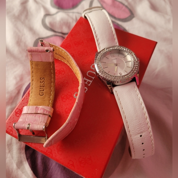 GUESS genuine leather diamond watch with reattachable straps - Picture 6 of 6